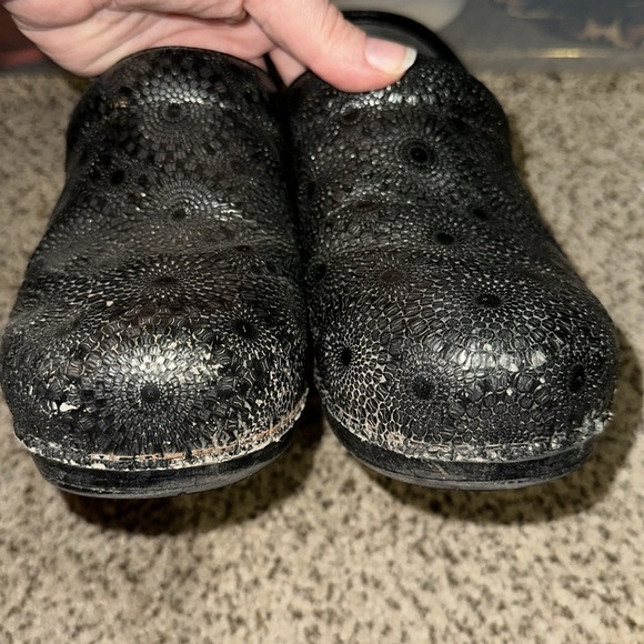 Dansko women’s black and silver medallion Embossed XP Clogs size 41 (10.5-11) - Picture 2 of 8